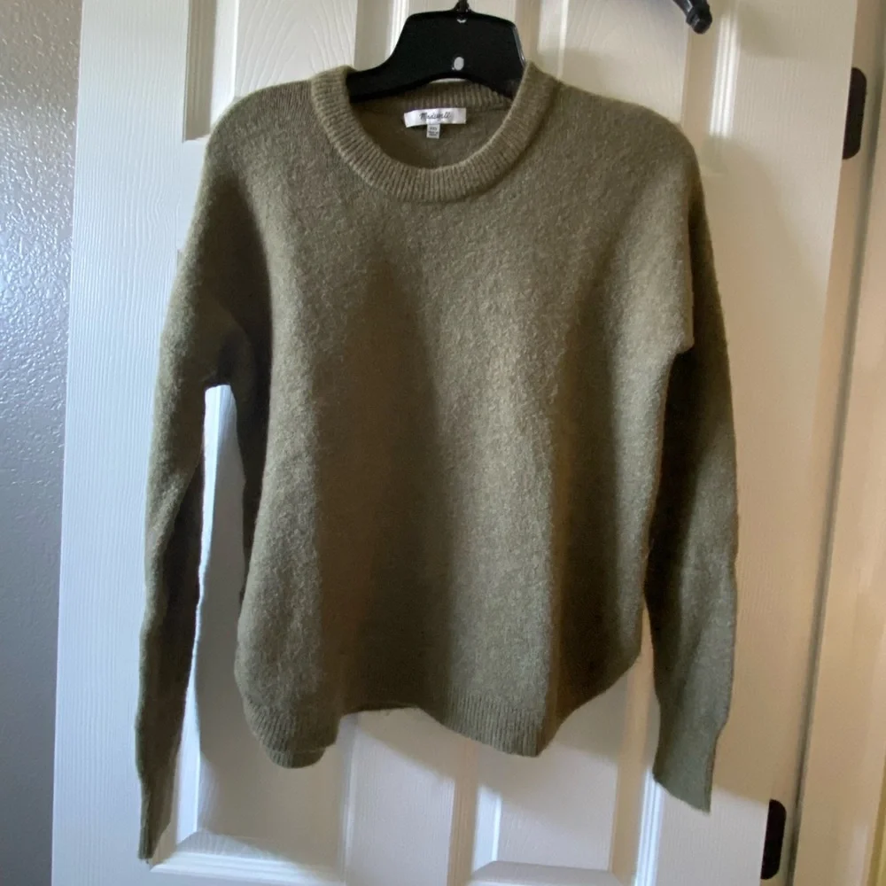 Madewell sweater olive/army green color - Picture 1 of 10